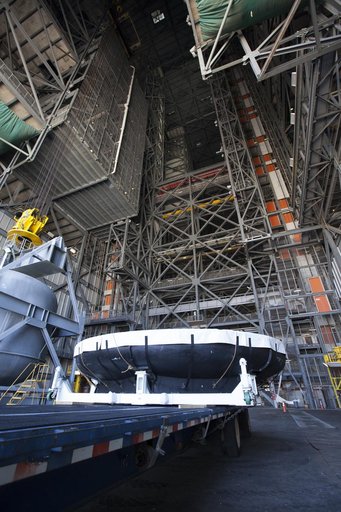 Orion EFT-1 Heat Shield Move from LASF to VAB Highbay 2