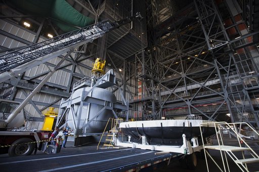 Orion EFT-1 Heat Shield Offload from Truck onto Foam Pads (Dunna