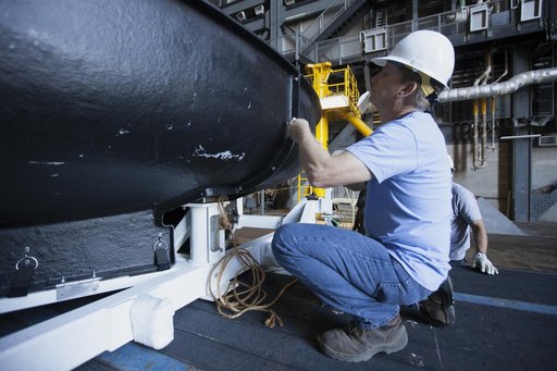 Orion EFT-1 Heat Shield Offload from Truck onto Foam Pads (Dunna