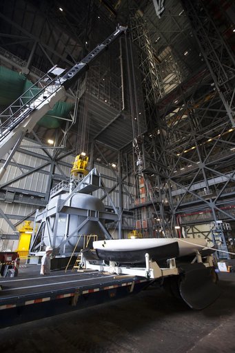 Orion EFT-1 Heat Shield Offload from Truck onto Foam Pads (Dunna