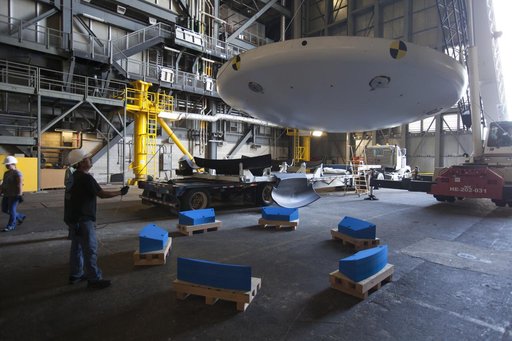 Orion EFT-1 Heat Shield Offload from Truck onto Foam Pads (Dunna