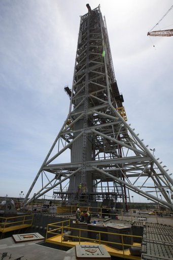 Vehicle Support Posts Installation onto Mobile Launcher