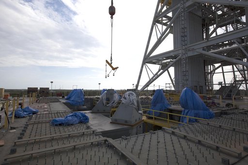 Vehicle Support Posts Installation onto Mobile Launcher