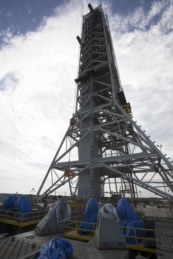 Vehicle Support Posts Installation onto Mobile Launcher