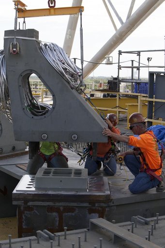 Vehicle Support Posts Installation onto Mobile Launcher
