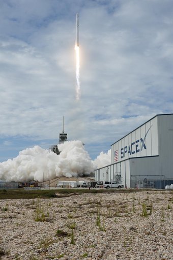SpaceX CRS-11 Liftoff