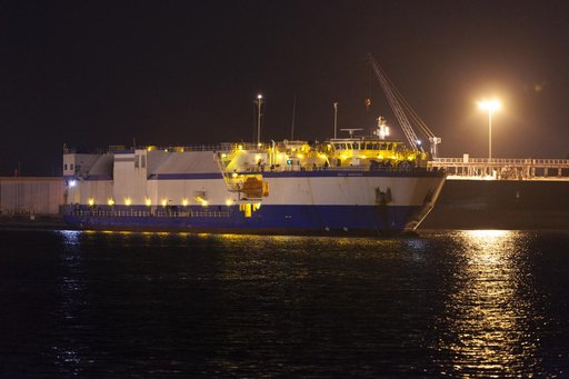 Arrival of the ULA Delta IV Heavy Common Booster Cores for the P