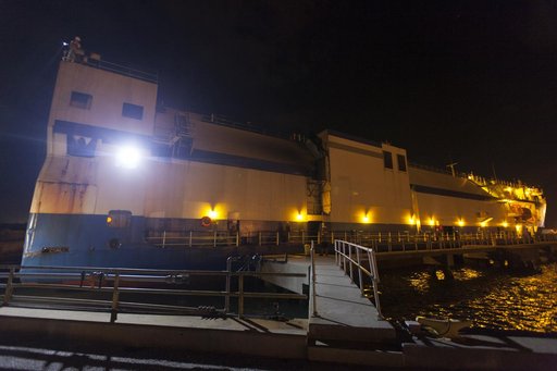 Arrival of the ULA Delta IV Heavy Common Booster Cores for the P