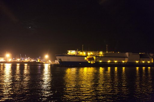 Arrival of the ULA Delta IV Heavy Common Booster Cores for the P