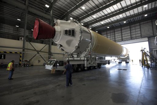 ULA Delta IV Heavy Common Booster Cores for the Parker Solar Pro