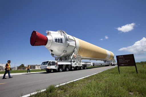 ULA Delta IV Heavy Common Booster Cores for the Parker Solar Pro