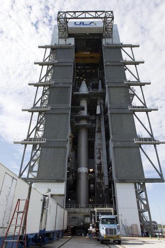 TDRS-M Spacecraft Lift & Mate