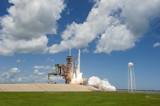 SpaceX CRS-12 Liftoff