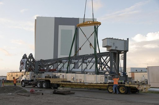 Core Stage Inter-Tank Umbilical (CSITU) Lift & Install