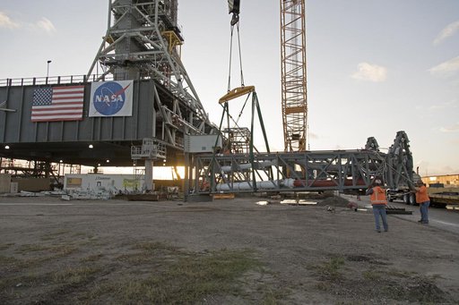 Core Stage Inter-Tank Umbilical (CSITU) Lift & Install