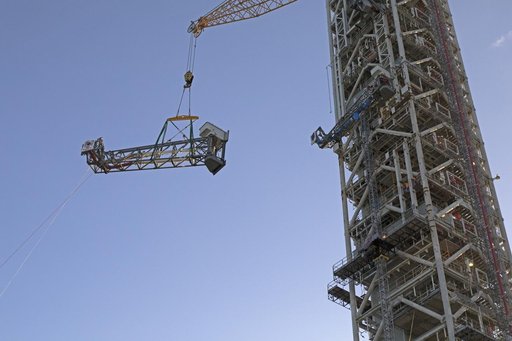 Core Stage Inter-Tank Umbilical (CSITU) Lift & Install