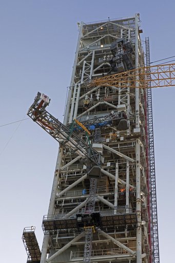 Core Stage Inter-Tank Umbilical (CSITU) Lift & Install