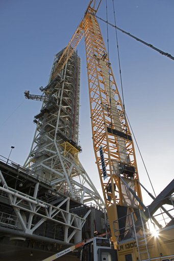 Core Stage Inter-Tank Umbilical (CSITU) Lift & Install