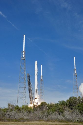 SpaceX CRS-13 Liftoff