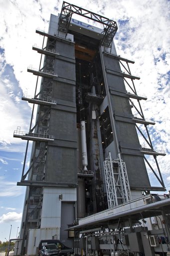 GOES-S Atlas V First SRB Mate to Booster