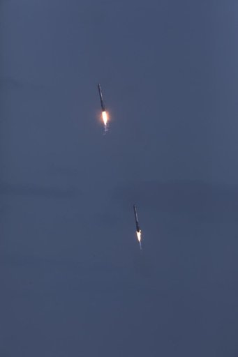 SpaceX Falcon Heavy Demo Flight - Landing