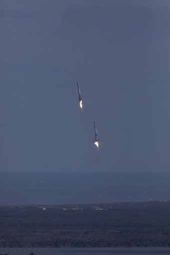 SpaceX Falcon Heavy Demo Flight - Landing