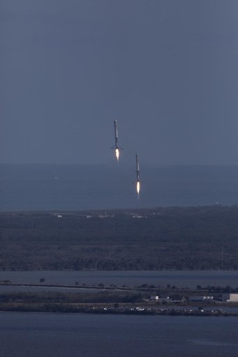 SpaceX Falcon Heavy Demo Flight - Landing