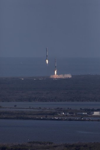 SpaceX Falcon Heavy Demo Flight - Landing