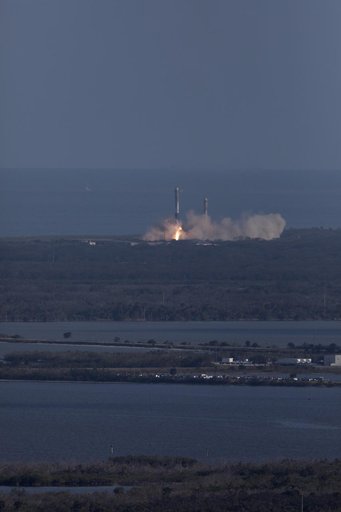 SpaceX Falcon Heavy Demo Flight - Landing