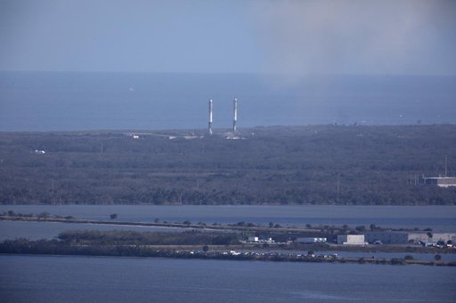 SpaceX Falcon Heavy Demo Flight - Landing