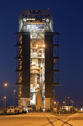 GOES-S Spacecraft Lift & Mate