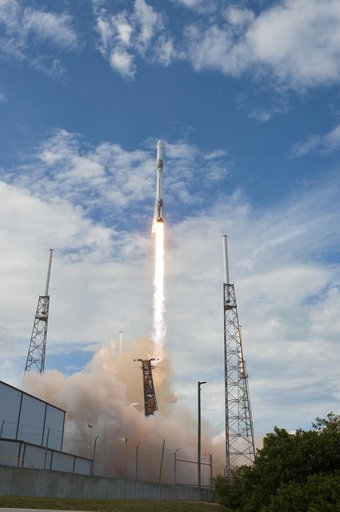 SpaceX CRS-14 Liftoff