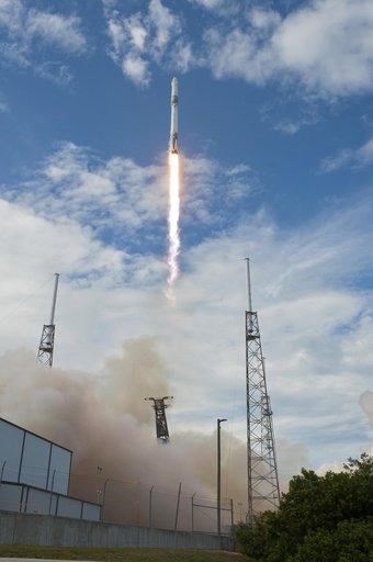 SpaceX CRS-14 Liftoff