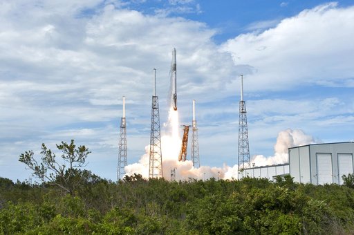 SpaceX CRS-14 Liftoff