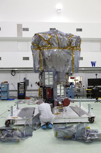 Parker Solar Probe Spacecraft Uncratin, Move to Highbay and Unba