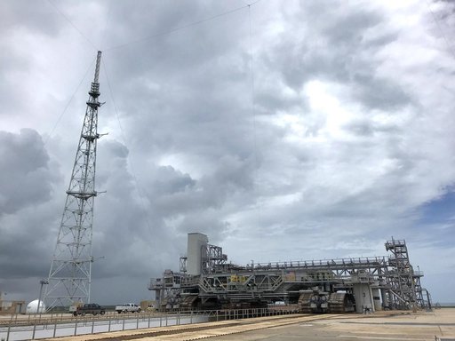 Crawler Transporter 2 at Launch Complex 39B