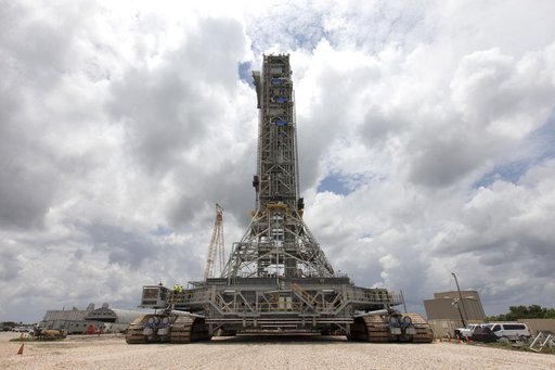 Crawler Lifts Mobile Launcher