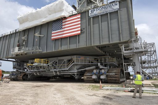 Crawler Lifts Mobile Launcher