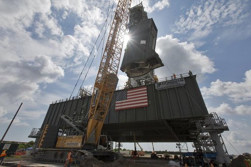 LH2/TSMU Lift and Install