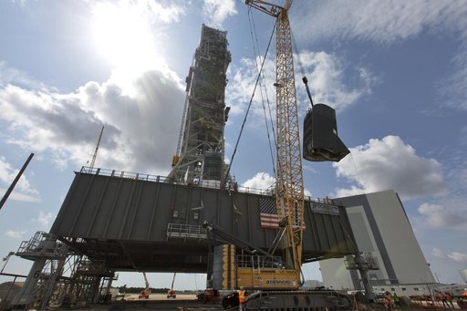 LH2/TSMU Lift and Install