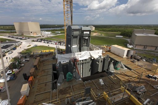 LH2/TSMU Lift and Install