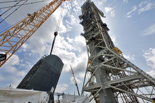 LH2/TSMU Lift and Install