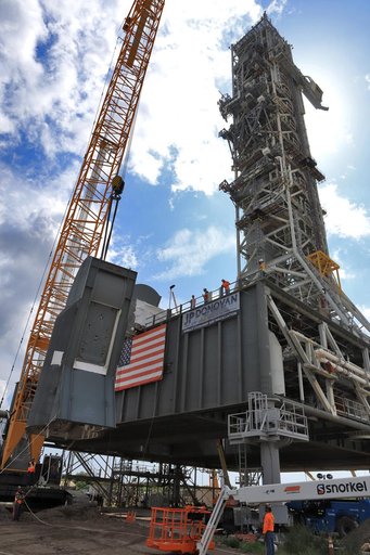 LH2/TSMU Lift and Install