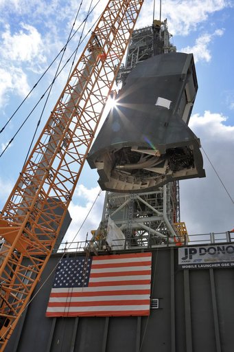 LH2/TSMU Lift and Install