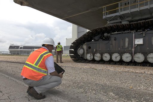 Mobile Laucher Moves Toward EM-1 - Trek to  Launch Complex 39B