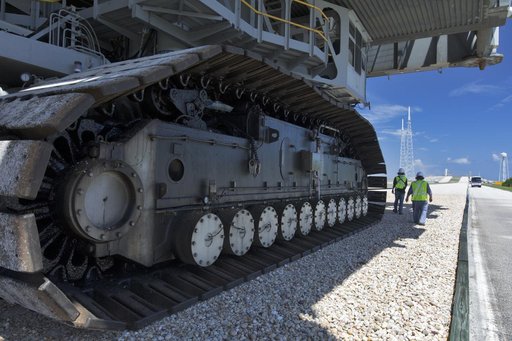 Mobile Laucher Moves Toward EM-1 - Trek to  Launch Complex 39B
