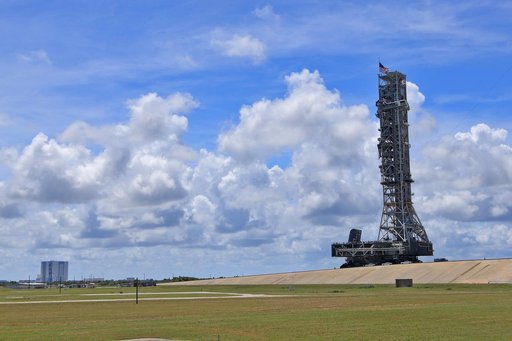 Mobile Laucher Moves Toward EM-1 - Trek to  Launch Complex 39B