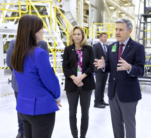 Lieutenant Governor of Florida tours O&C with Center Director Bo
