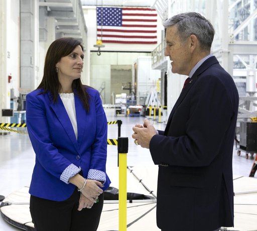 Lieutenant Governor of Florida tours O&C with Center Director Bo