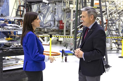 Lieutenant Governor of Florida tours O&C with Center Director Bo